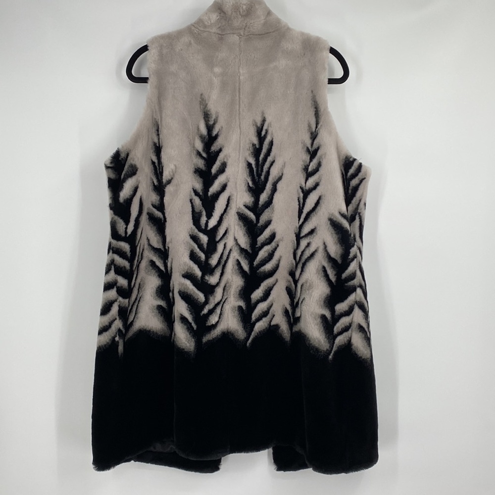 Outdoor Edition by Parkhurst Silver and Black Faux Fur Long Vest - Picture 8 of 10